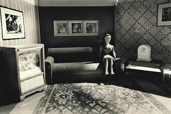 Laurie Simmons, “Woman listening to the radio,” (1978). Courtesy the artist and Carolina Nitsch.