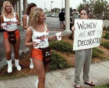 hooters-protest2.jpg