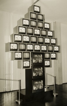 Nam June Paik, 'Who's your Tree.' 1997 