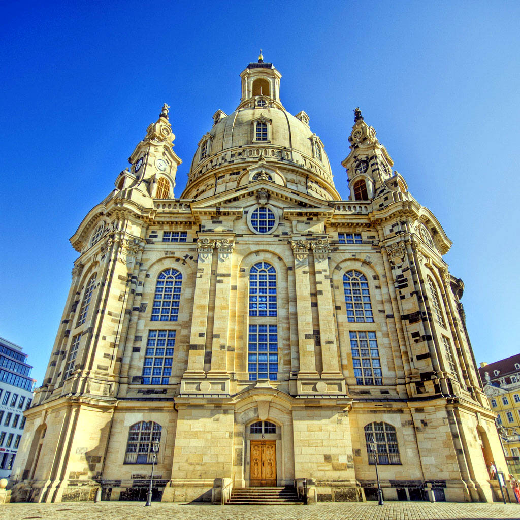 Frauenkirche (1726-1743, rebuilt 2005), Noitmarkt Square, Dresden, Germany.