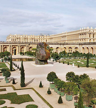 Jeff Koons. "Split Rocker," 2000. Stainless steel, soil, geotextile fabric, internal irrigation system, and live flowering plants, 441 x 465 x 426 inches. Installation view, "Jeff Koons Versailles," Château de Versailles, France, October 9, 2008–April 1, 2009. © Jeff Koons. Courtesy the artist.