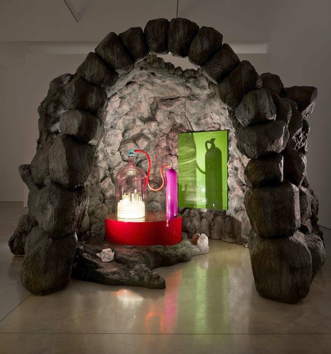 Mike Kelley: 1954-2012. Kandor 10 A (Grotto) at Gagosian Gallery (2011).  Photo courtesy Fredrik Nilsen, Gagosian Gallery.