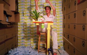 Mika Rottenberg. "Felicia from Tropical Breeze," 2004. Image courtesy of the artist and Magasin 3.