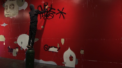 A mannequin tagging on Barry McGee’s “Untitled” (1999/2012). Production still from the series Exclusive. © Art21, Inc. 2013. Cinematography by Bob Elfstrom. © Art21, Inc. 2013. Cinematography by Bob Elfstrom.