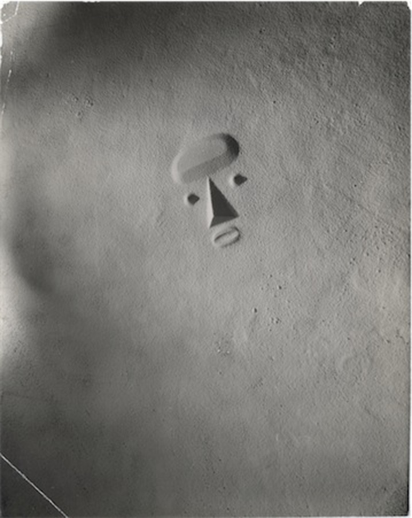 Isamu Noguchi. "Sculpture to be Seen from Mars," 1947. Model in sand (destroyed). Photo: Soichi Sunami. Courtesy The Noguchi Museum, NY.