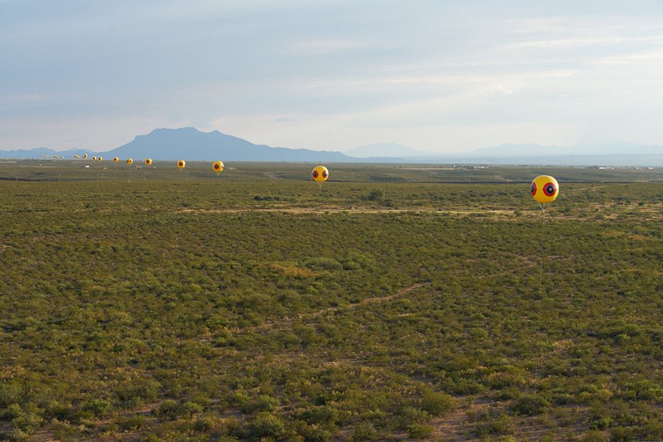 Installation detail, seen from the United States, showing the Repellent Fence / Valla Repelente intersecting the US/Mexico border. Photo by Michael Lundgren. Courtesy of Postcommodity.