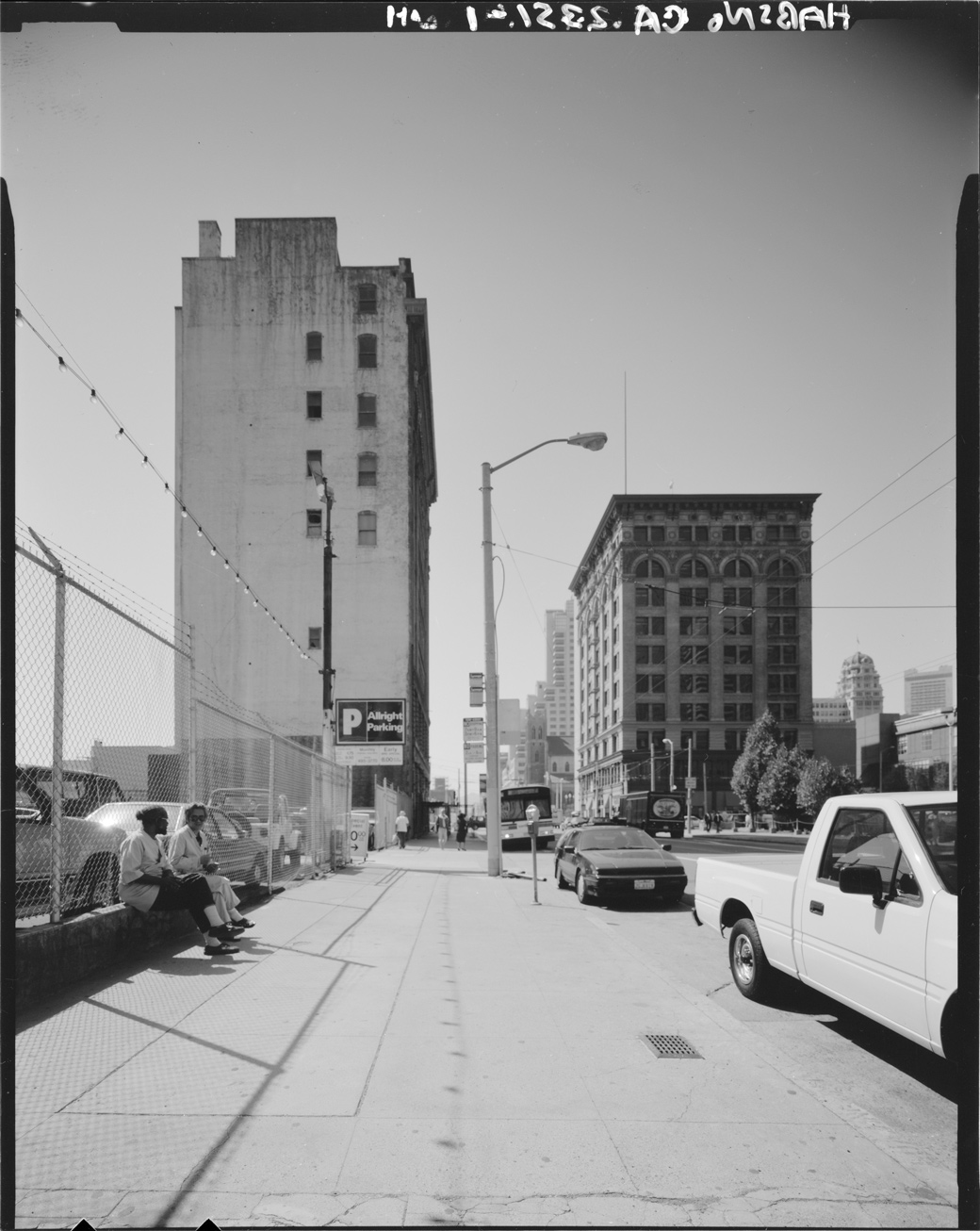 Mission Street looking West toward 3rd Street, circa 1994. Courtesy Library of Congress.