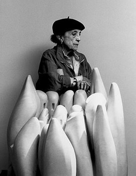 Raimon Ramis, “Louise Bourgeois.” 1990. Courtesy the artist and Telegrah.