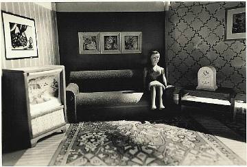 Laurie Simmons, “Woman Listening to the Radio”, 1978, b/w photograph. Courtesy of Carolina Nitsch Contemporary Art.