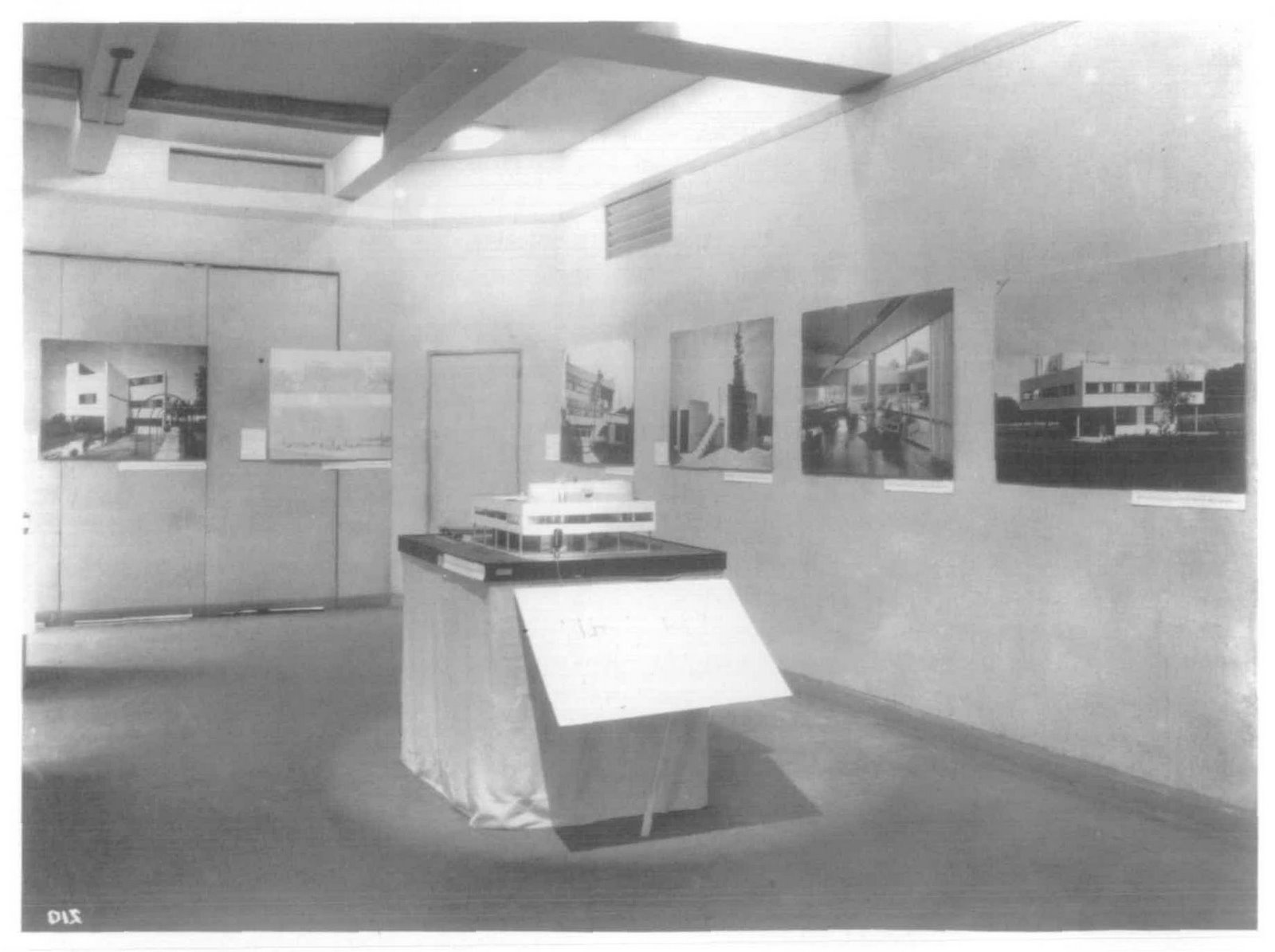 Philip Johnson (curator), International Exhibition of Modern Architecture, Museum of Modern Art, New York, 1932