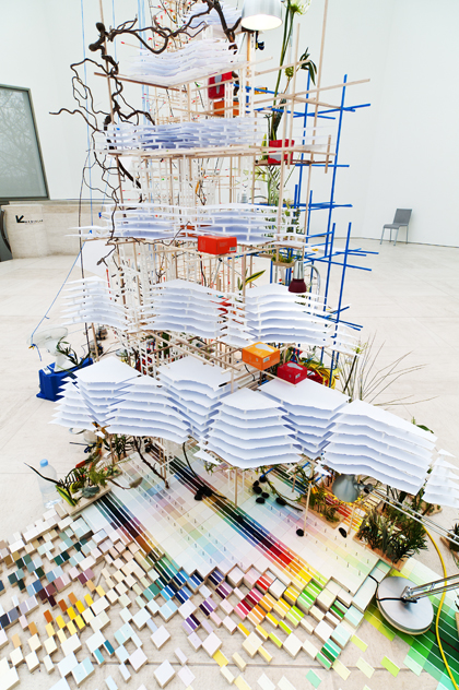 Sarah Sze. Finding a Home Fixed Points (2012). Mudam Luxembourg, Courtesy of the artist and Victoria Miro Gallery, London@ Photo: Andres Lejona.