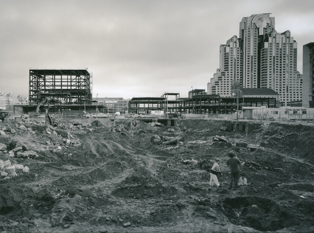 The building site for a future SFMOMA in 1992. Photographer unknown.