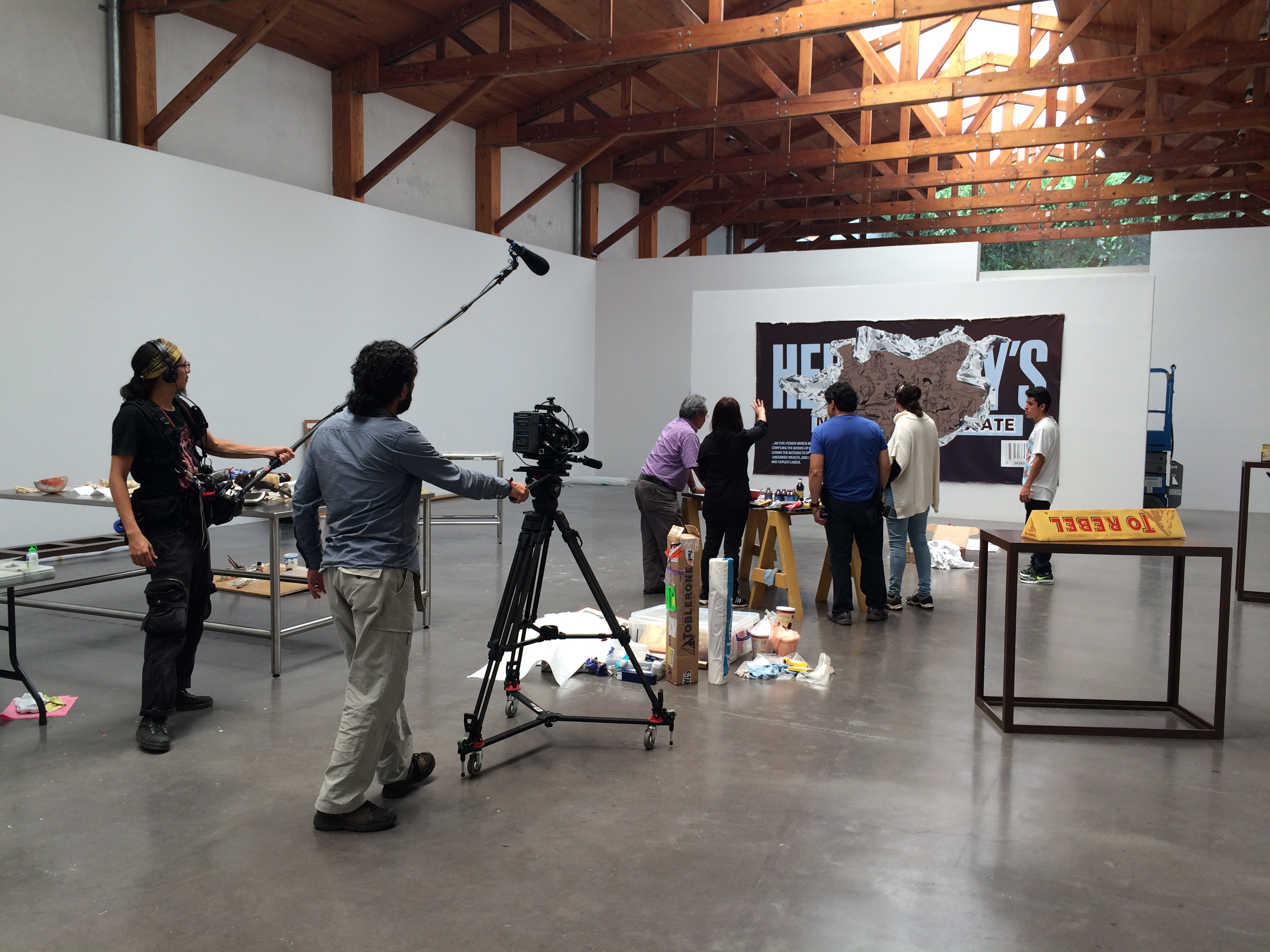 ART21 filming Minerva Cuevas installing her work in the exhibition Feast and Famine at Kurimanzutto in Mexico City, Mexico, 2015. Behind the scenes of ART21’s series Art in the Twenty-First Century, Season 8, 2016. Photo: Ian Forster. © ART21, Inc. 2016.