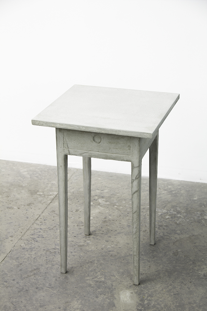Jorge Méndez Blake. Escritorio de Emily Dickinson / Emily Dickinson's Writing Desk, 2016. Concreto / Concrete, 66 x 46 x 46 cm. Courtesy of the artist.